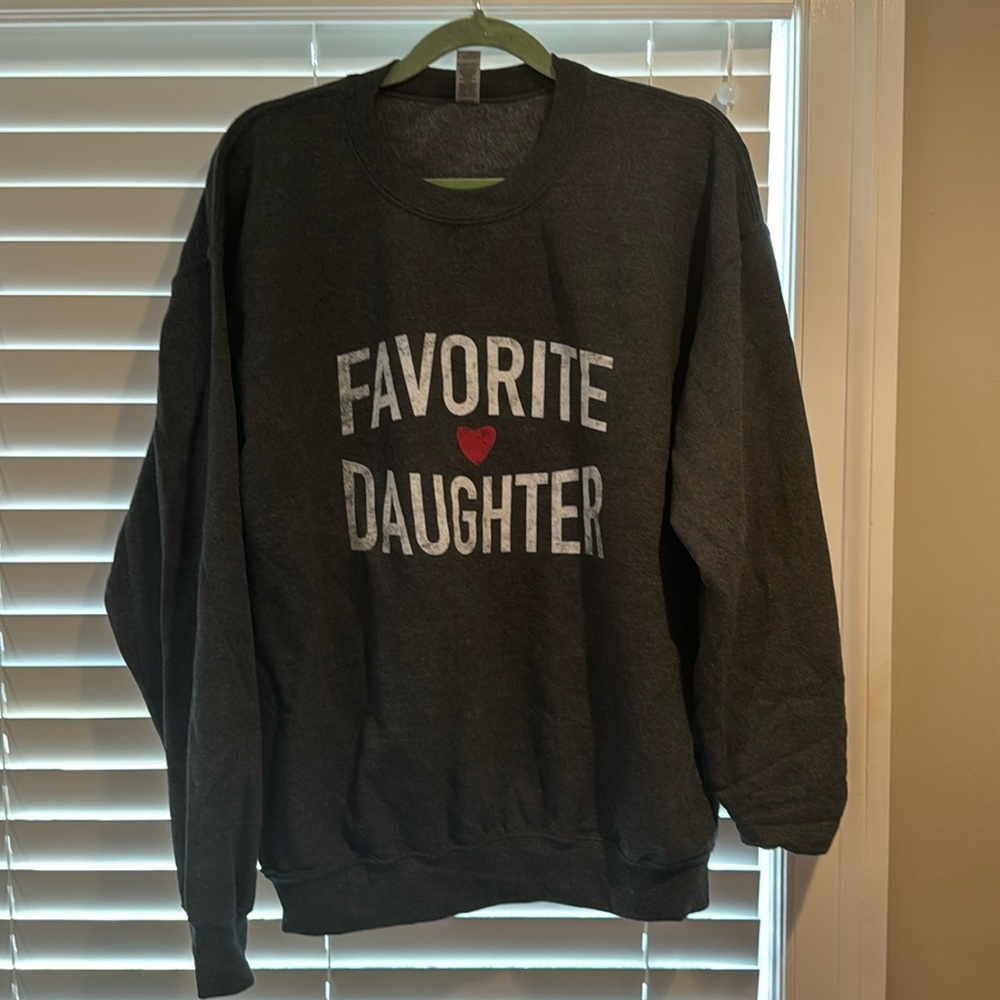 Favorite daughter decal gildan large sweatshirt